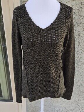 RDI Women’s V-Neck Olive Green Knit Sweater